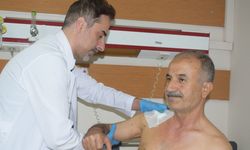 Tenis oynarken omzu çıkan hasta, özel plakla ameliyat edildi