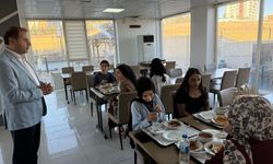 Kız Yurtlarında Samimi Buluşma: Yöneticiler Öğrencilerle Aynı Masada