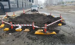 Tilmerc’te Obruk Alarmı! Lüks Konut Bölgesinde Yol Çöktü