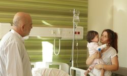 Bebeğin yemek borusuna kaçan pil ve lego parçası, 3 saatlik operasyonla çıkarıldı