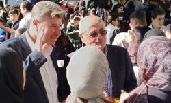 Belediye Başkanı Özhan, öğrencilerin düzenlediği kermese katıldı