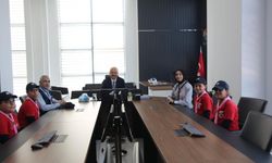 Vali Canalp, İzcileri Kabul Etti