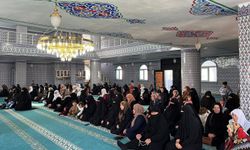 Batman'daki camide bu hafta çocuk terbiyesi konusu ele alındı