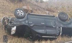 Siirt’te pikap takla attı: Sürücü araçtan çevredekiler tarafından çıkarıldı