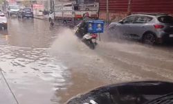 Kısa süreli yağış Batman'da sokakları göle çevirdi