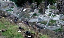 Alkollü sürücünün kullandığı otomobil, mezarlığa girdi