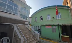 Caminin kadınlar tuvaletinde erkek cesedi bulundu