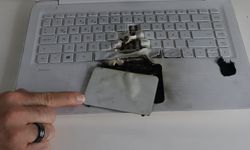 Dizüstü bilgisayarı bomba gibi patladı