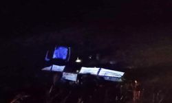 Tır devrildi: 1 ölü