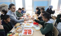 Hasankeyf’te öğrenciler toplu kahvaltıda buluştu