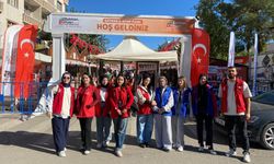 Gönüllü Gençler Kitap Fuarını Gezdi