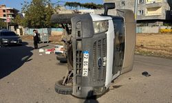 Batman'da transit  ile otomobil çarpıştı: 2 yaralı