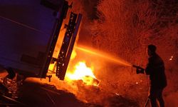 Otoyolda alkollü içecek yüklü TIR yandı