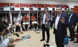 Nasıroğlu, Petrolspor'un yenilmesinden sonra soyunma odasına gitti