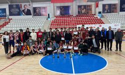 Genç Erkekler Basketbolda Taç Zirvenin Sahibi Oldu