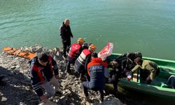 Baraj gölüne düşen otomobildeki 3 kişi hayatını kaybetti