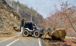 Sason’da Yol Açma ve Temizleme Çalışmaları Sürüyor