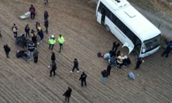 Öğrenci servisiyle kamyonet çarpıştı: 14 yaralı