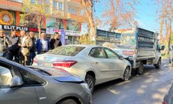 Zincirleme Trafik Kazası: 2 Otomobil Hasar Gördü