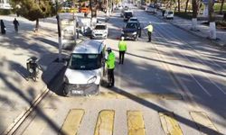 Yaya geçidi ihlali yapan sürücüler cezalandırıldı