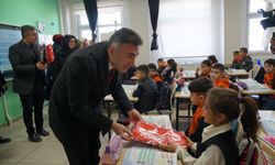 Üniversiteli Gençlerden 16 Mayıs İlkokulu’na Anlamlı Hediye