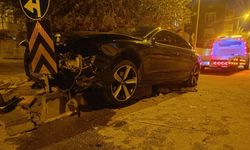 Batman’da otomobil refüje çarptı: 1 Yaralı