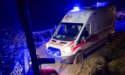 Çamura Saplanan Ambulansı Ekipler Zamanla Yarışarak Kurtardı