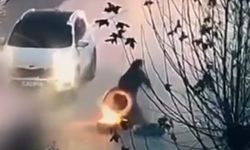 Batman’da Cesaretin Adı Anne: Yanan Lastiklere Müdahale Edip Yolu Trafiğe Açtı