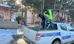 Belediye Buzlanmaya Karşı Gece Gündüz Tuzlama