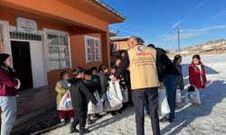 Cansuyu Gönüllülerinden Dağ Köyünde Karne Sevinci