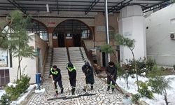 İbadethane Çevreleri Kardan Arındırıldı