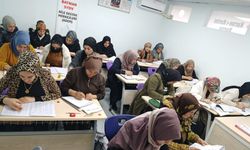 Kadınlar Okuma Yazmayla Yeni Bir Başlangıç Yapıyor