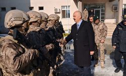Vali Canalp’ten Yeni Yıl Mesaisindeki Kahramanlara Moral Ziyareti