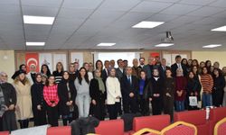 Yeni Atanan Öğretmenler Çiçeklerle Karşılandı