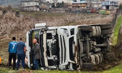 Batman’da Gübre Yüklü Tır Devrildi