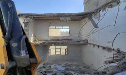 Batman’da Halkın güvenliğini tehdit eden metruk binalar tek tek yıkılıyor