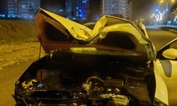 Direksiyon hakimiyetini kaybeden sürücü kaza yaptı