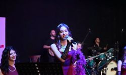 Nostalji Dolu Gecede Salon Tıklım Tıklım