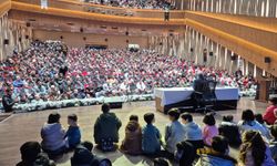 Salon Doldu Taştı, Aile Vurgusu Yankı Buldu