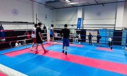 140 Boks Sporcusu Salonu Yumruklarıyla Sallıyor