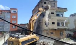 Batman’da Tehlike Saçan Metruk Yapılar Bir Bir Yıkılıyor