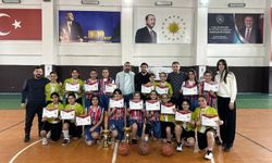 Gültepe Ortaokullu Küçük Kızlar Potanın Şampiyonu