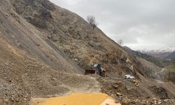 Sason’da Heyelan: Kapanan Yollar Seferberlikle Açılıyor