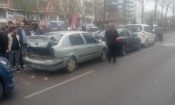 Şehir merkezinde 7 araç bir birine girdi