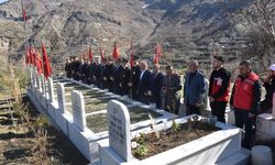 Şehitlikte Yürekleri Burkan Ziyaret