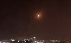 SON DAKİKA: İran'dan İsrail'e Peş Peşe Füze Saldırıları! Tel Aviv'de Patlamalar, 1 Ölü