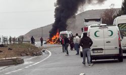 Takla Atan Otomobil Alevlere Teslim Oldu, 2 Ağır Yaralı