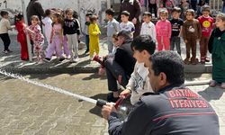 70 ÖĞRENCİ HEYECANLA YANGIN SÖNDÜRDÜ