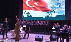 Batman’da Öğrenciler Sahneyi Ünlü Sanatçıyla Paylaştı, Alkışlar Susmadı!