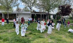 Millet Bahçesinde Neşe Dolu Anlar